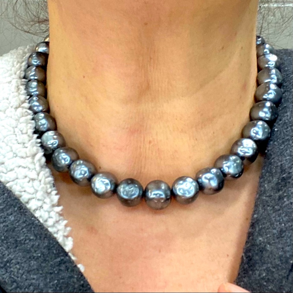 Black faux pearl necklace
